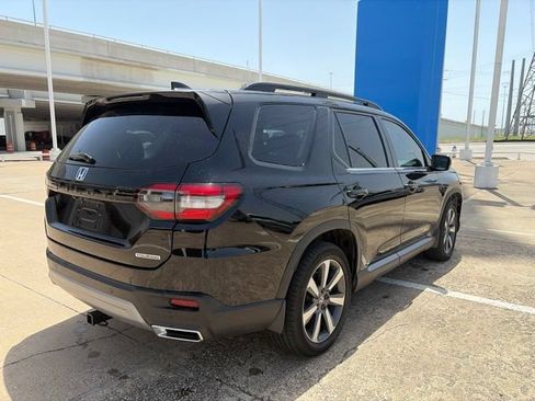 Used 2025 Honda Pilot Touring image 6