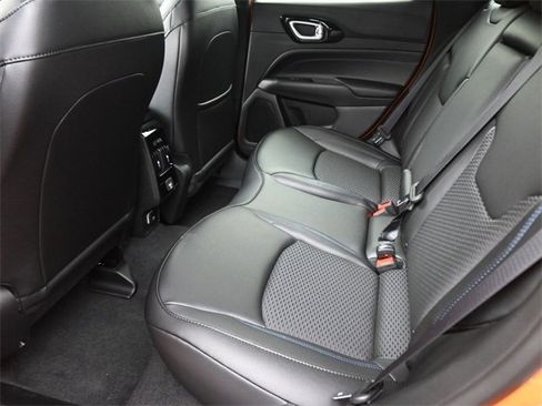 New 2026 Jeep Compass Latitude image 39