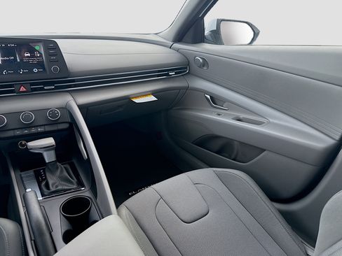 New 2026 Hyundai Elantra SE image 16