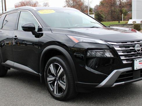 Certified 2025 Nissan Rogue SL w/ SL Premium Package image 4