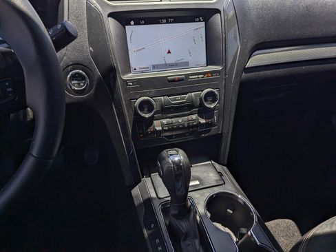 Used 2019 Ford Explorer XLT w/ Equipment Group 202A FWD image 11