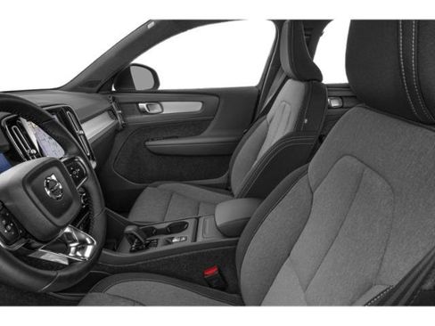 Used 2024 Volvo XC40 B5 Plus image 11