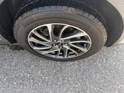 Used 2020 Lincoln Corsair AWD w/ Equipment Group 101A image 4