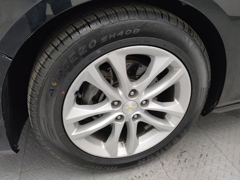 Used 2017 Chevrolet Malibu LT FWD image 31