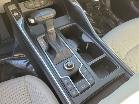 Certified 2025 Kia Sorento S FWD image 23