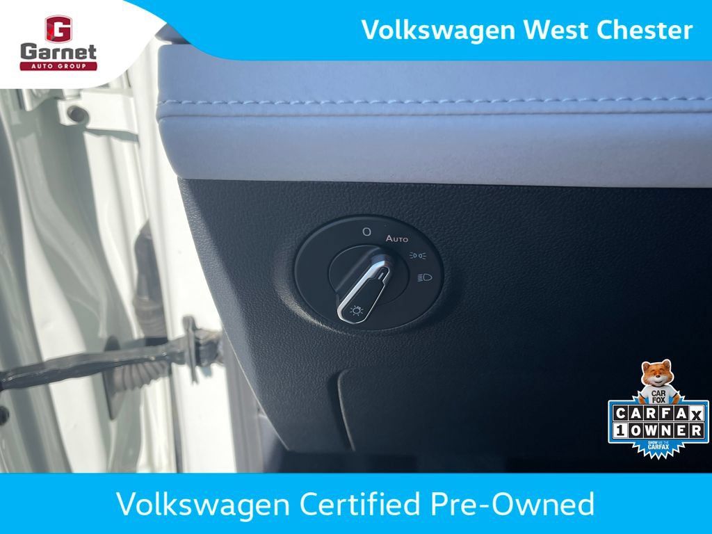 Certified 2025 Volkswagen Taos SE AWD/4WD image 16