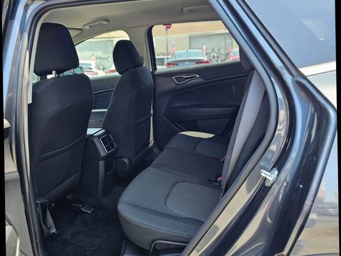 Used 2023 Kia Sportage LX image 9