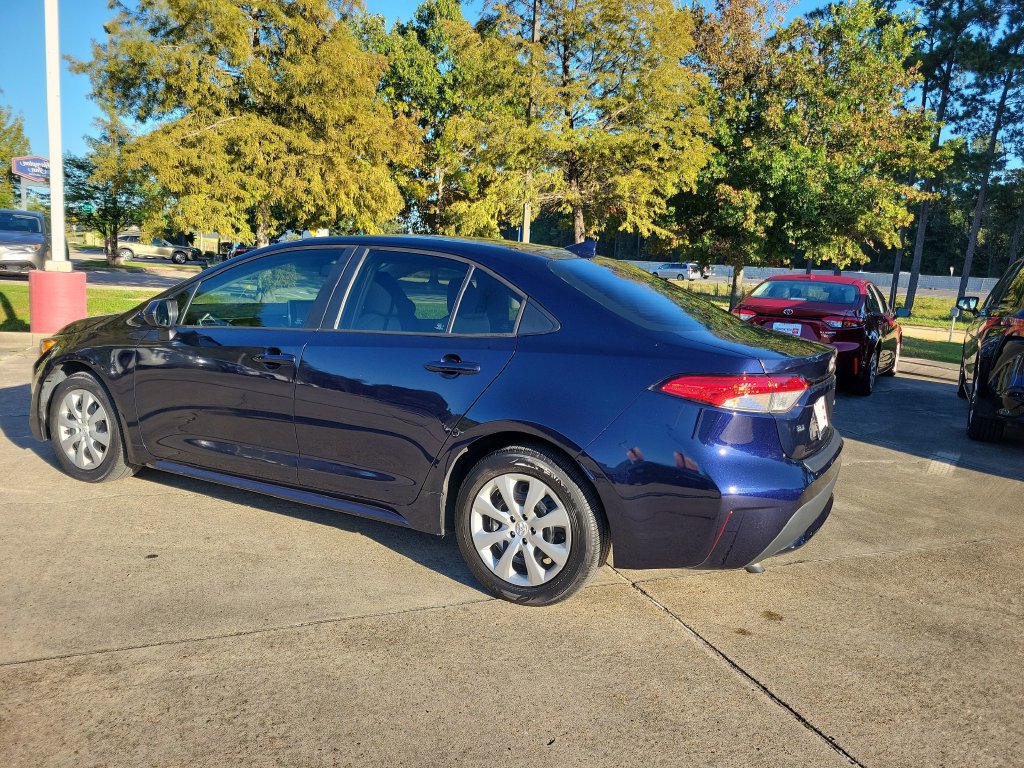 Certified 2020 Toyota Corolla LE FWD image 3