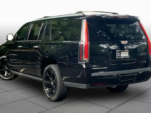 Used 2019 Cadillac Escalade ESV Premium Luxury w/ Escalade Sport Edition AWD/4WD image 12