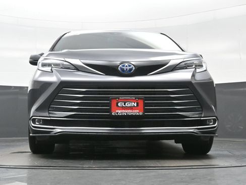 Used 2025 Toyota Sienna Limited AWD/4WD image 29