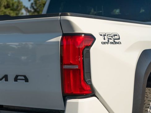Certified 2025 Toyota Tacoma TRD Off-Road AWD/4WD image 8