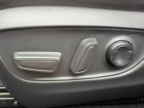Used 2019 Toyota RAV4 XLE AWD/4WD image 20