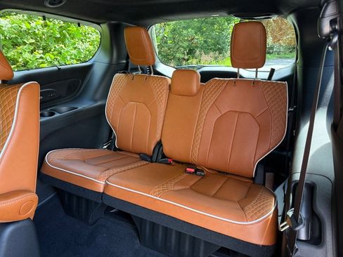 New 2026 Chrysler Pacifica Pinnacle w/ Trailer Tow Group image 17