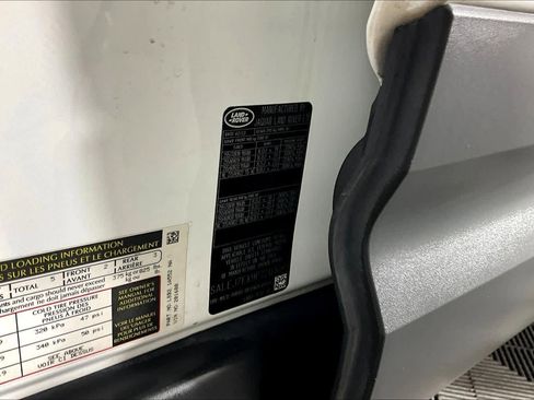 Used 2023 Land Rover Defender 110 S image 33