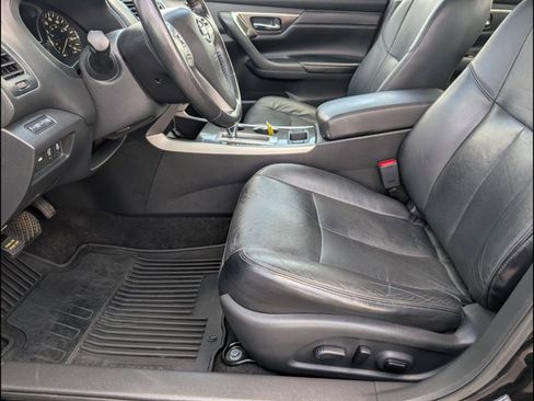 Used 2015 Nissan Altima 2.5 SL w/ Technology Package FWD image 9