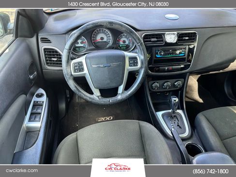 Used 2011 Chrysler 200 Touring image 17