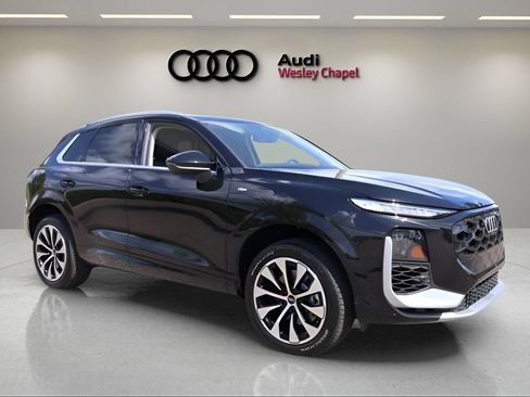 New 2026 Audi Q3 quattro 2.0T AWD/4WD image 7