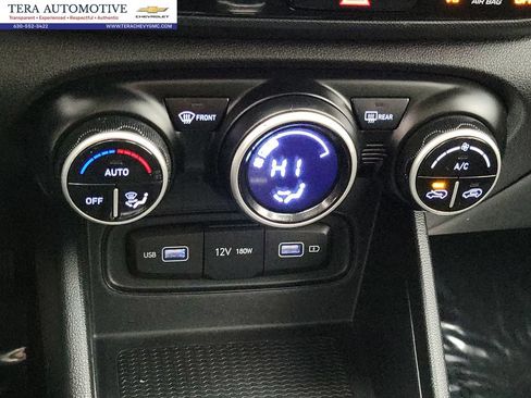 Used 2022 Hyundai Venue SEL FWD image 15