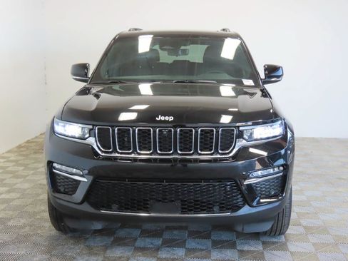Used 2025 Jeep Grand Cherokee Limited w/ Luxury Tech Group II RWD image 2