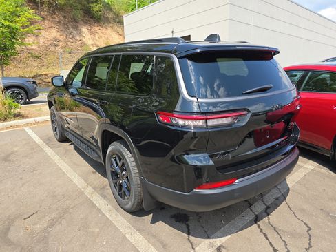 New 2026 Jeep Grand Cherokee L 4WD image 2