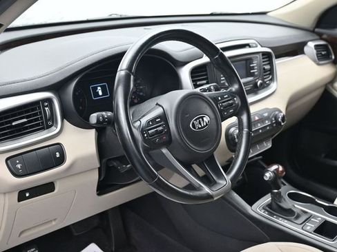 Used 2016 Kia Sorento LX w/ LX Convenience Package image 14