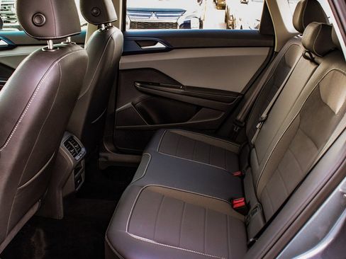 Used 2024 Volkswagen Taos SE w/ Panoramic Sunroof Package image 35