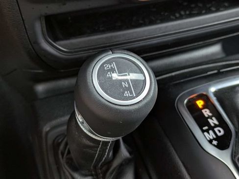 Used 2025 Jeep Gladiator Sport AWD/4WD image 22