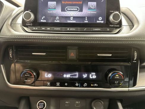 Used 2021 Nissan Rogue SV AWD/4WD image 32