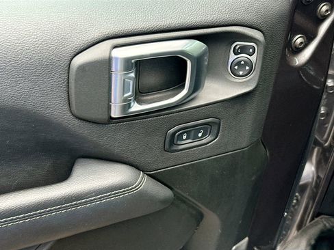 Used 2022 Jeep Wrangler Unlimited Sahara w/ Cold Weather Group AWD/4WD image 19