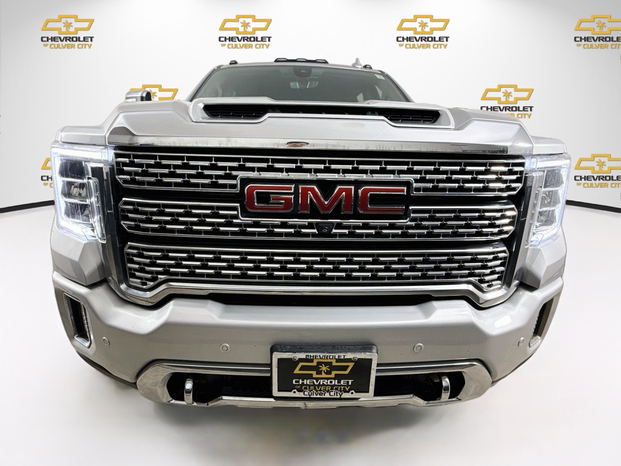 Used 2023 GMC Sierra 3500 Denali w/ Denali Ultimate Package AWD/4WD image 2