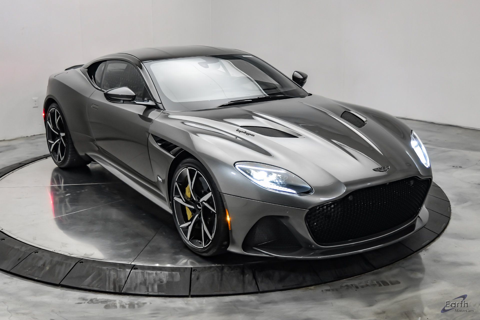 Used 2019 Aston Martin DBS Superleggera RWD image 27