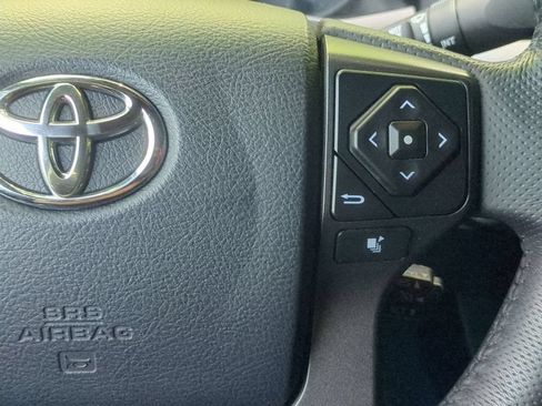 Used 2017 Toyota Tacoma TRD Sport AWD/4WD image 16
