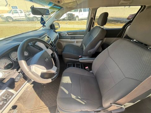 Used 2010 Dodge Grand Caravan SXT image 11
