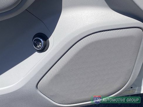 Used 2020 GMC Acadia SLE w/ Driver Convenience Package FWD image 21
