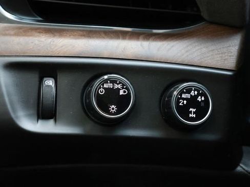 Used 2015 Cadillac Escalade Luxury image 24