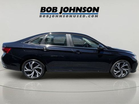Used 2025 Volkswagen Jetta SEL FWD image 2
