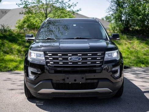 Used 2016 Ford Explorer XLT w/ Equipment Group 202A FWD image 2
