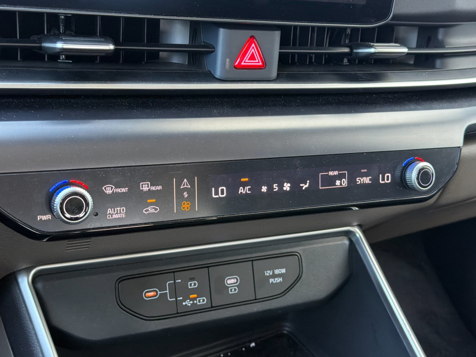 Used 2025 Kia Carnival FWD image 24