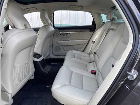 Used 2024 Volvo S90 T8 Ultimate image 41
