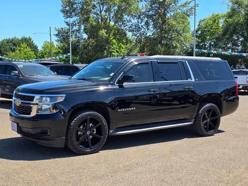 Used 2015 Chevrolet Suburban LS RWD image 33
