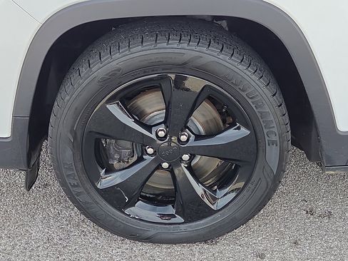 Used 2020 Jeep Cherokee Altitude image 7