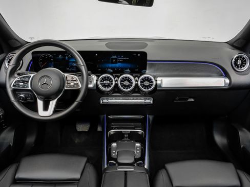 Used 2023 Mercedes-Benz GLB 250 w/ Premium Package image 19