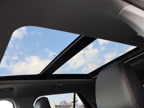 Used 2024 Ford Explorer XLT w/ Equipment Group 202A image 25