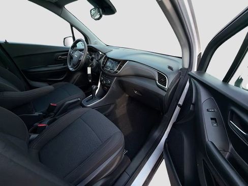 Certified 2022 Chevrolet Trax LS w/ Tint and Cruise Package image 25