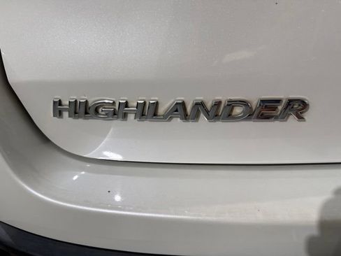 Used 2019 Toyota Highlander XLE FWD image 7