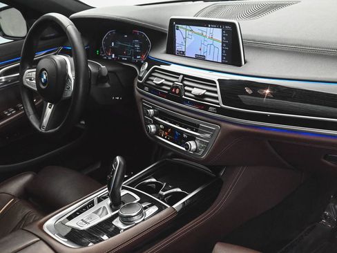 Used 2022 BMW 750i xDrive w/ M Sport Package AWD/4WD image 37