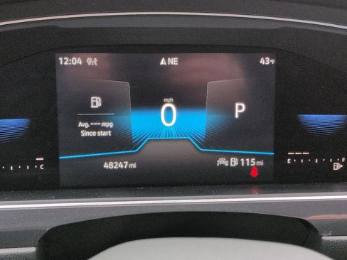 Certified 2022 Volkswagen Tiguan SE R-Line image 23