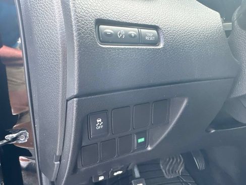Used 2017 Nissan Rogue Sport SV FWD image 17