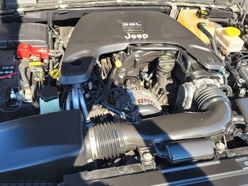 Used 2019 Jeep Wrangler Unlimited Sport S image 12