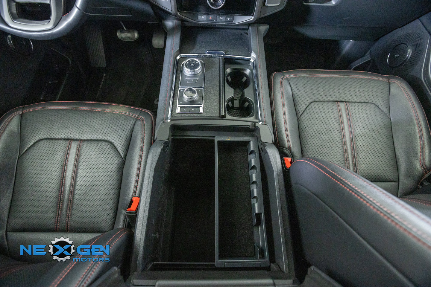 Used 2024 Ford Expedition Limited AWD/4WD image 34